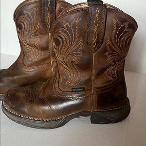 ARIAT Women's Anthem Round Toe Shortie Waterproof Western Boot Size 7.5 C (wide)